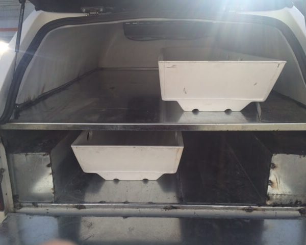 IMG_2367 لاینر کفی تویوتا هایلوکس نش کش