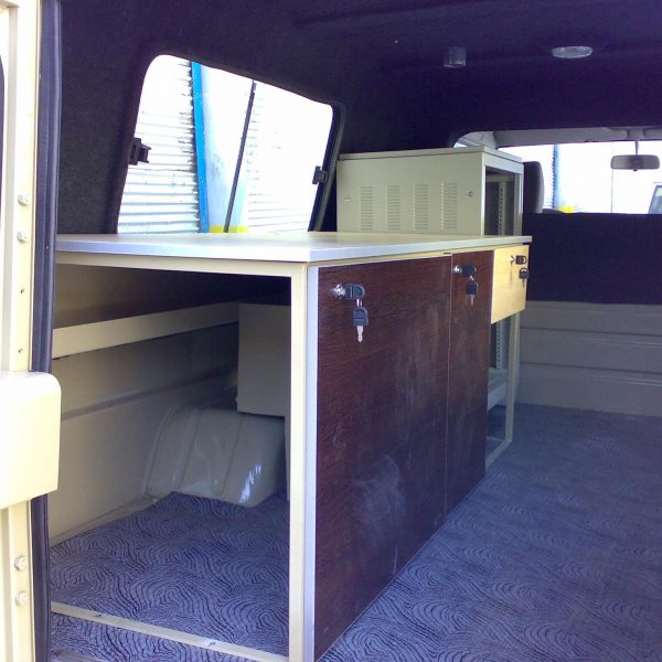 لندکروز تجهیزات دار (1)