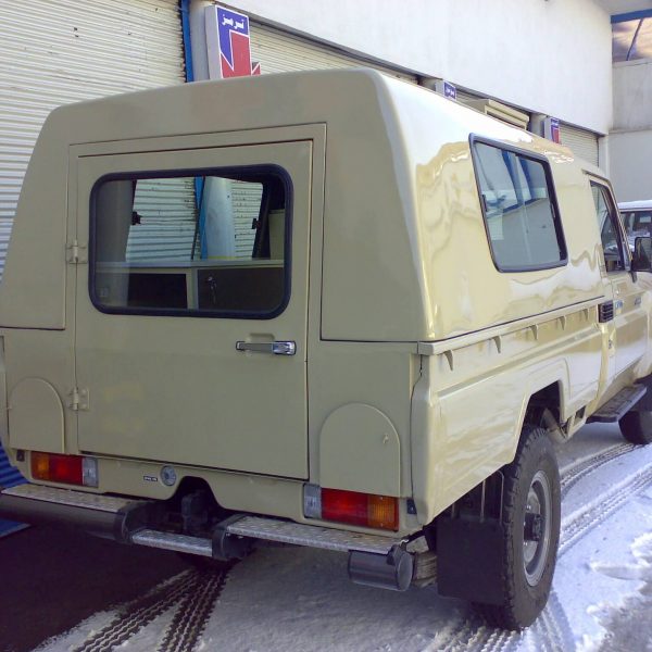 اتاق عقب تویوتا لندکروزر